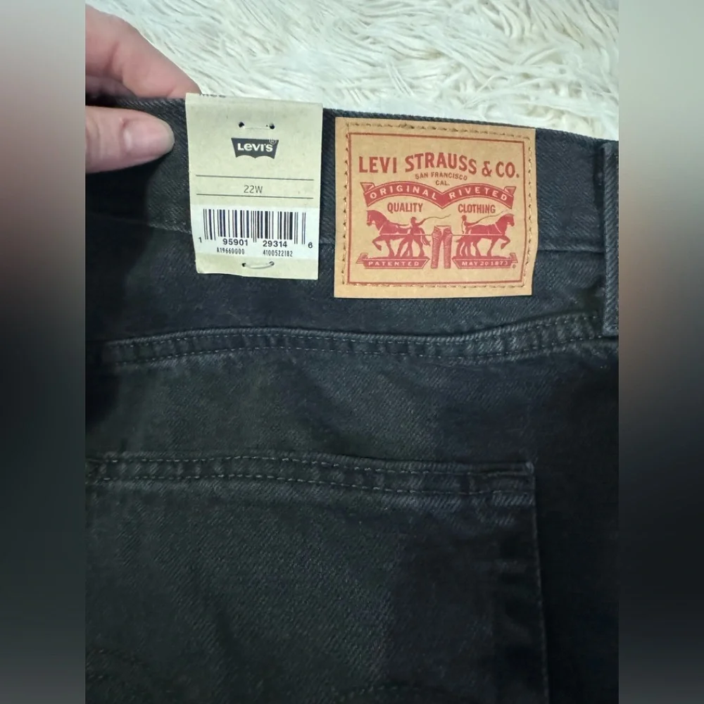 Levi’s HIGH WAISTED MOM WOMEN'S SHORTS (PLUS SIZE)
22W 26W wonderful black NWT - Picture 11 of 12